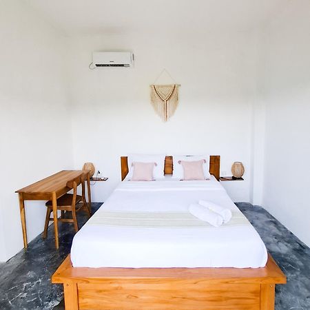 Turtle House Surf & Stay Airsatang Екстер'єр фото